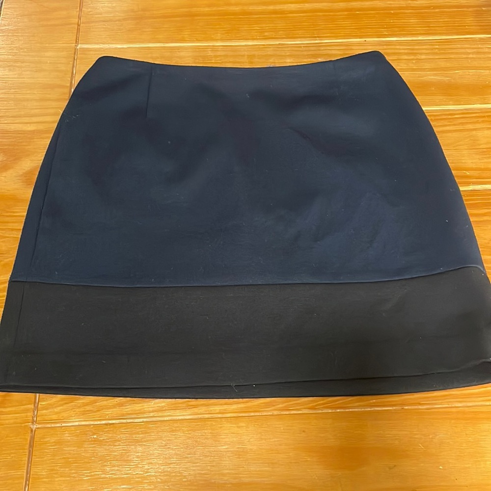 tahari blue and black skirt size 4